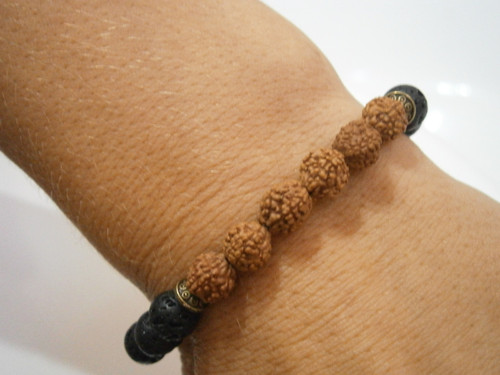 "Rudraksha/Láva" - náramek se střapcem — foto 5