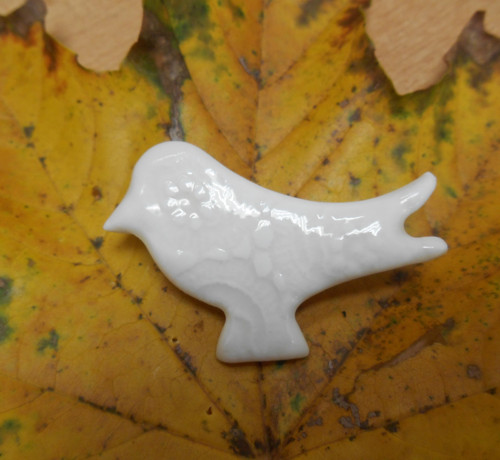 Porcelánová brož. Ptáčí. — foto 2