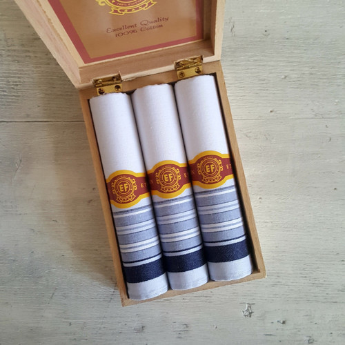 Pánské kapesníky s monogramem v krabičce — foto 2
