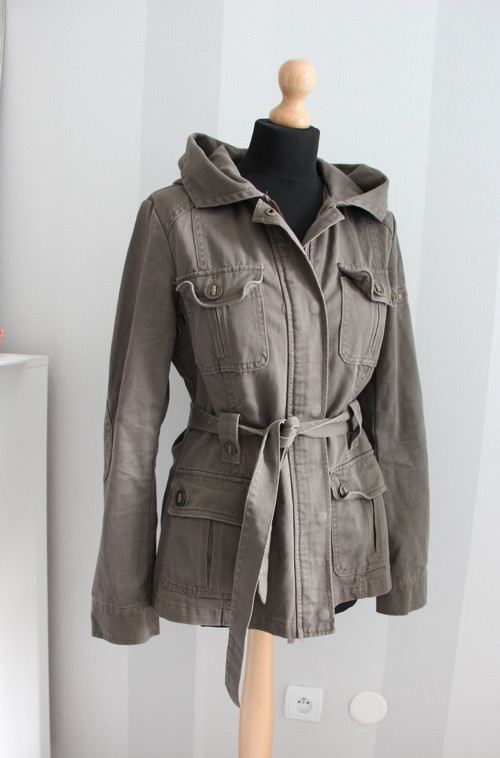 Zelená khaki retro bundička s kapucí — foto 2