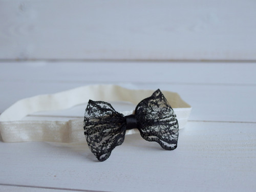 Čelenka - elegantní černá krajka na krémové — foto 3