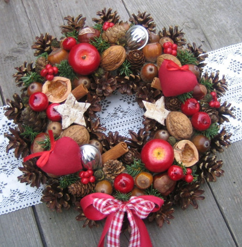 Adventní věneček se srdíčky — foto 2