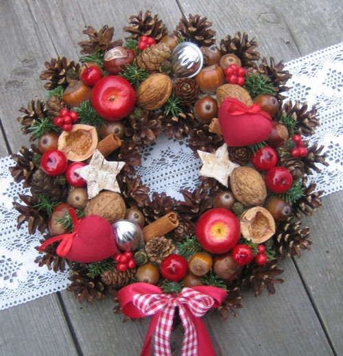 Adventní věneček se srdíčky — foto 3