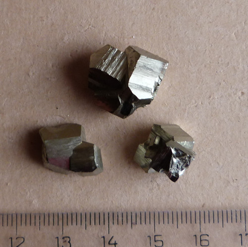 Pyrit - krystaly - 3 ks (P2) — foto 2