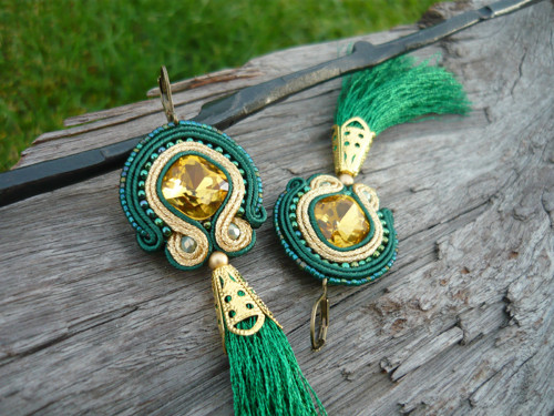 Soutache náušnice Zlaté Smaragdy — foto 2