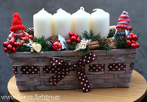 Adventní svícen s panenkami — foto 2