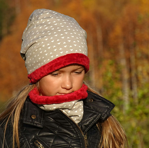 Nákrčník béžový na červené — foto 5