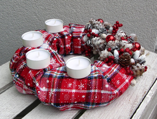 Červený adventní věnec — foto 2