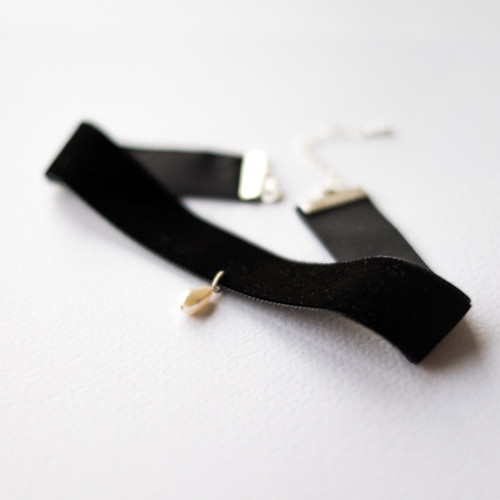 Sametový široký choker náhrdelník s perlou — foto 2