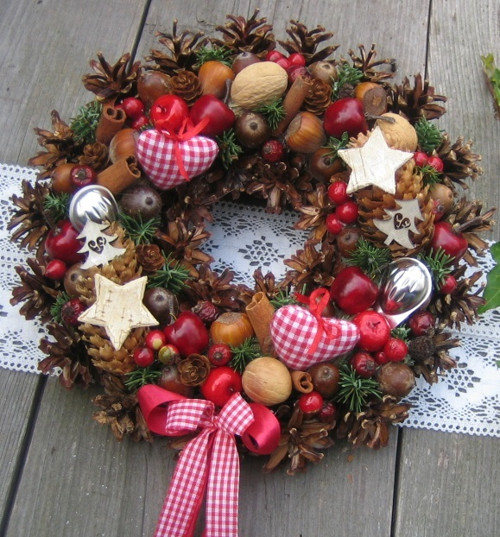 Adventní věneček se srdíčky — foto 2
