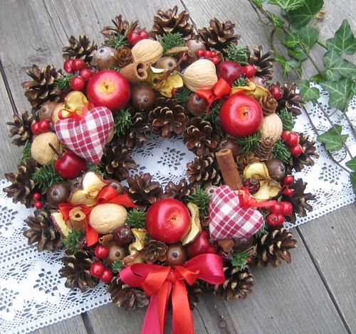 Adventní věneček se srdíčky — foto 2