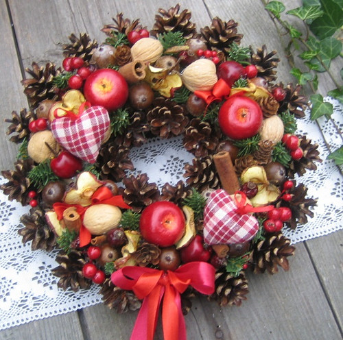 Adventní věneček se srdíčky — foto 3