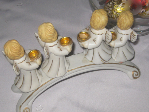 Adventní svícen se čtyřmi andělíčky — foto 5