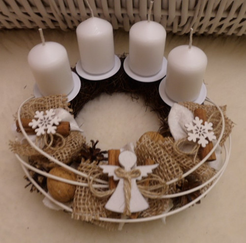 Věnec adventní s andělíčkem — foto 2