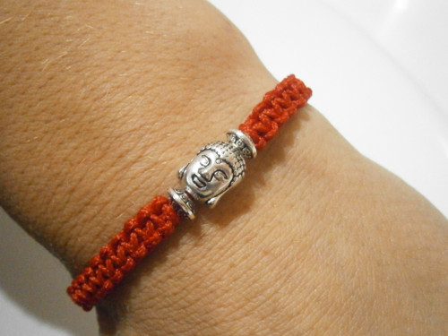 Červený náramek s Buddhou (macramé) - Unisex — foto 3