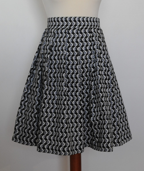 Sukně se sklady - délka 60cm — foto 2