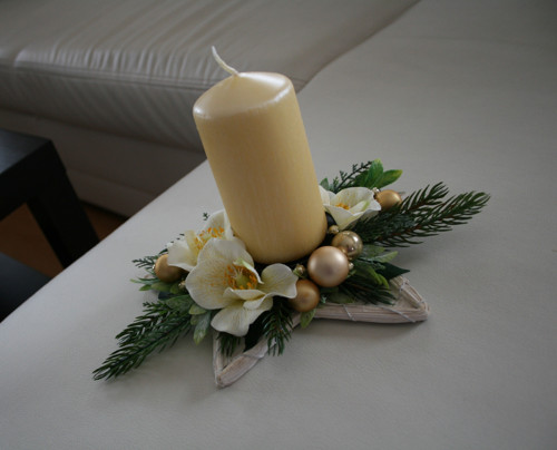 Vánoční svícínek hvězda s čemeřicemi — foto 5
