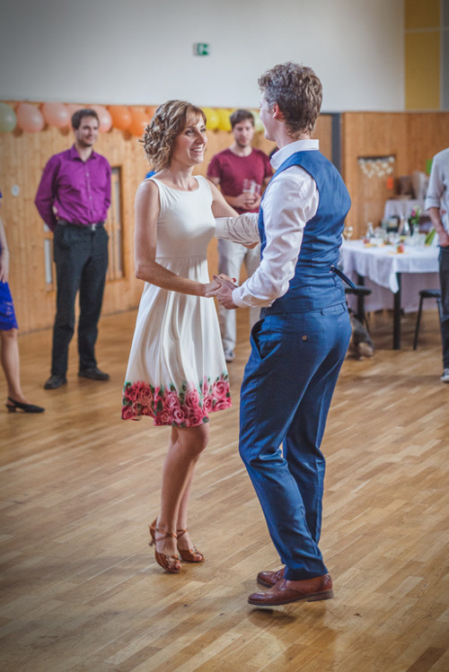 Variabilní, ručně malované svatební šaty — foto 6