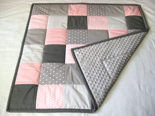 PATCHWORK dětská deka šedorůžová 95x95+minky — foto 2