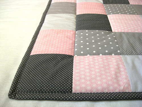 PATCHWORK dětská deka šedorůžová 95x95+minky — foto 4
