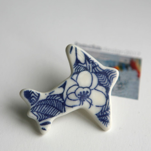 Nazdobeně... Letadlo (porcelánová brož) — foto 2