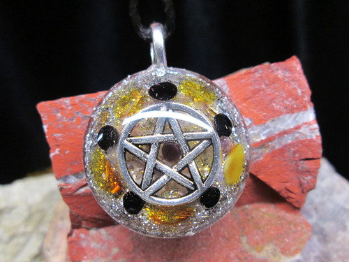 Orgonit ,, Pentagram ochrany " - onyx, olivín — foto 3
