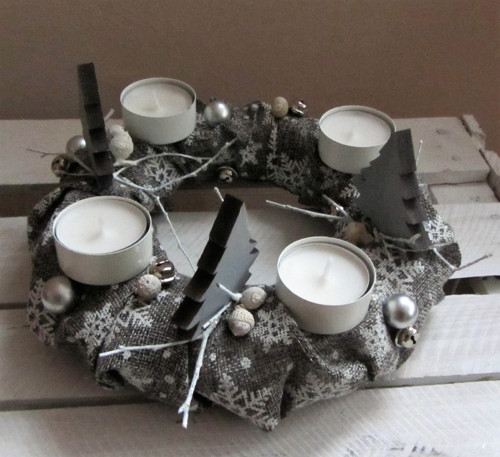Šedý adventní svícen, rezervace — foto 3