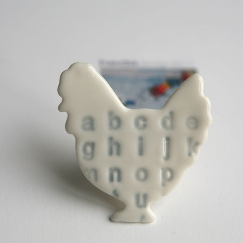 Sečtělá Slepice Grey (porcelánová brož) — foto 2