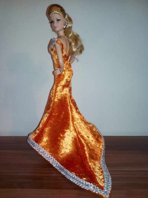 Šaty pro Barbie — foto 2