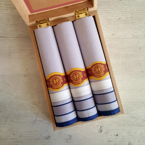 Pánské kapesníky s monogramem v krabičce — foto 2