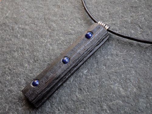 Dřevěný šperk - eben a lapis lazuli — foto 3