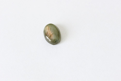 Labradorit bez průvleku (kabošon) 10x14 mm — foto 2