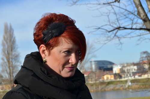 Peříčková černá - čelenka — foto 2