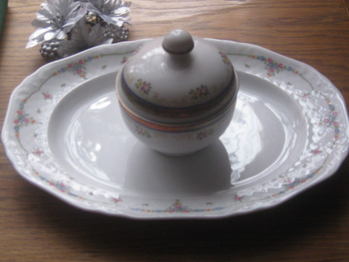 Porcelánová dózička - jemné kvítky — foto 5