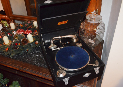 Starožitný přenosný gramofon — foto 3