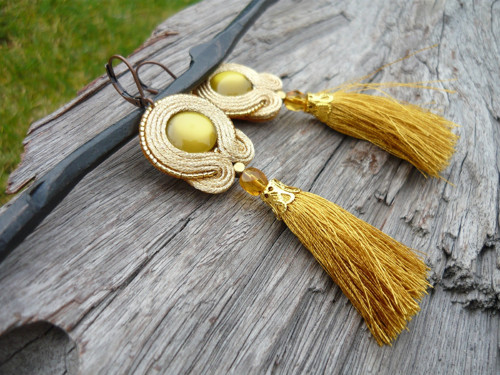 Soutache náušnice Zlaté střapcové — foto 2