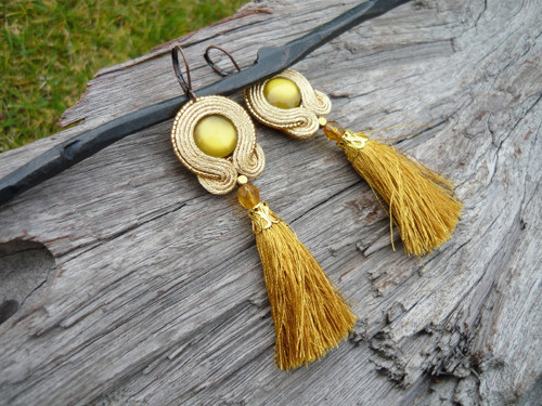 Soutache náušnice Zlaté střapcové — foto 3