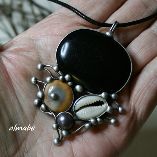 Ochranný štít - obsidián, operculum, mušle — foto 4