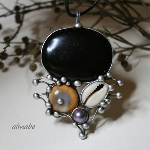 Ochranný štít - obsidián, operculum, mušle — foto 5