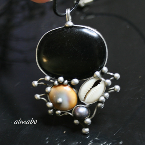 Ochranný štít - obsidián, operculum, mušle — foto 6
