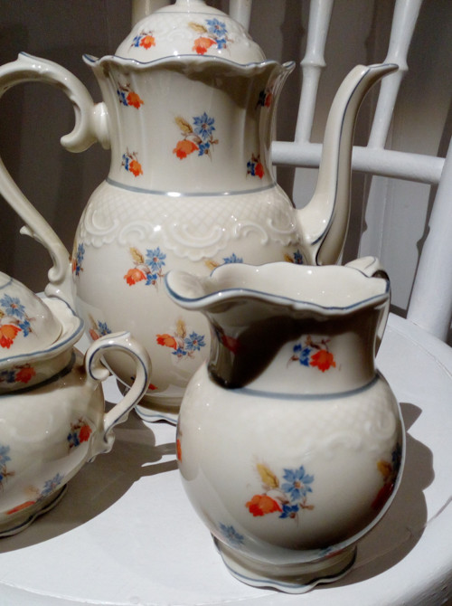 Porcelánová souprava s kvítky — foto 3