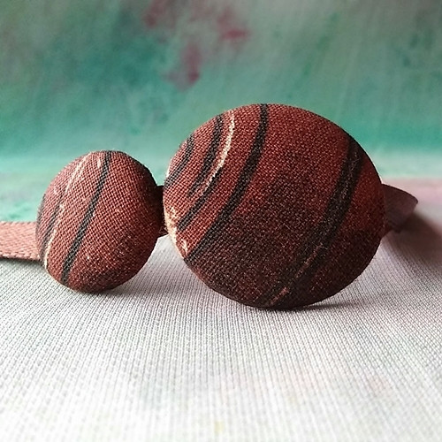Náušnice buttonky tmavě hnědé — foto 5