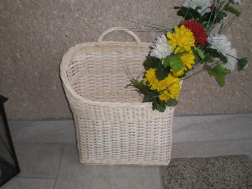 Bílý závěsný koš — foto 3