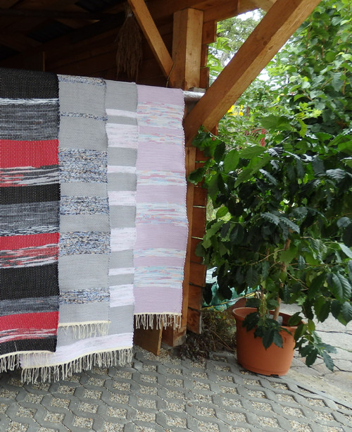 Červený a černý koberec — foto 6