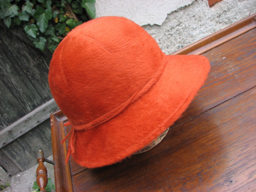 Cihlově... plstěný klobouk — foto 2