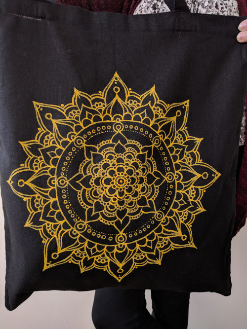 ...žlutá mandala na černé... — foto 4