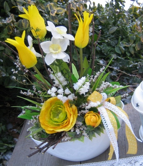Jarní lodička s tulipány — foto 2