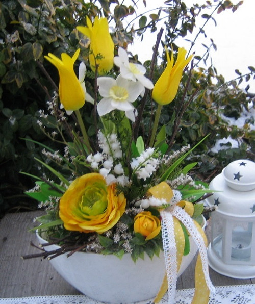 Jarní lodička s tulipány — foto 4