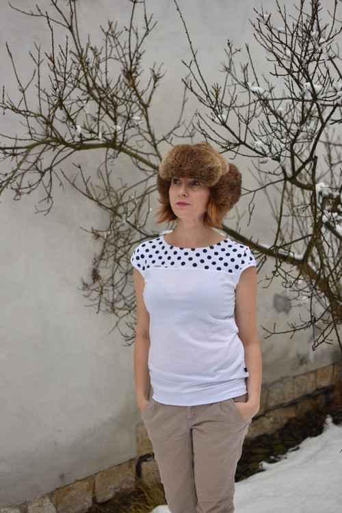 Bílé-puntíkaté sedýlko, vel. M — foto 2