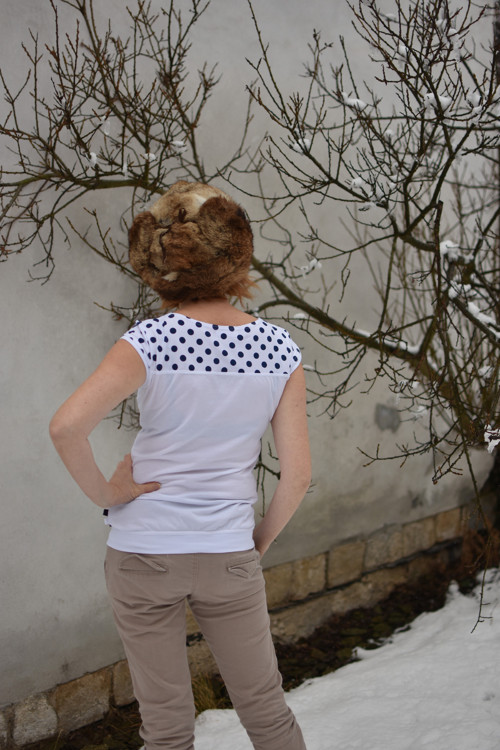 Bílé-puntíkaté sedýlko, vel. M — foto 3